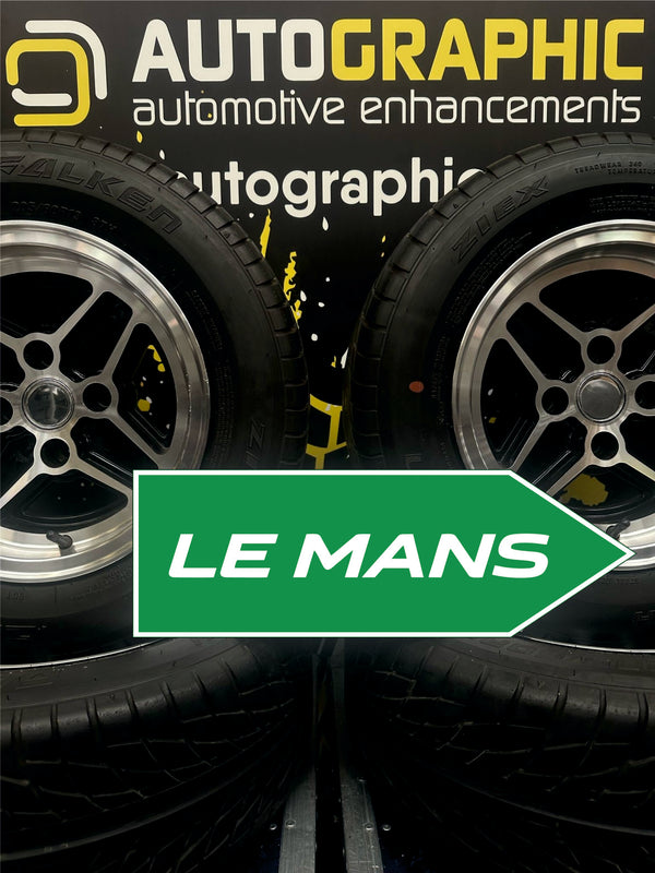 Le Mans Track - Road Sign - Arrow