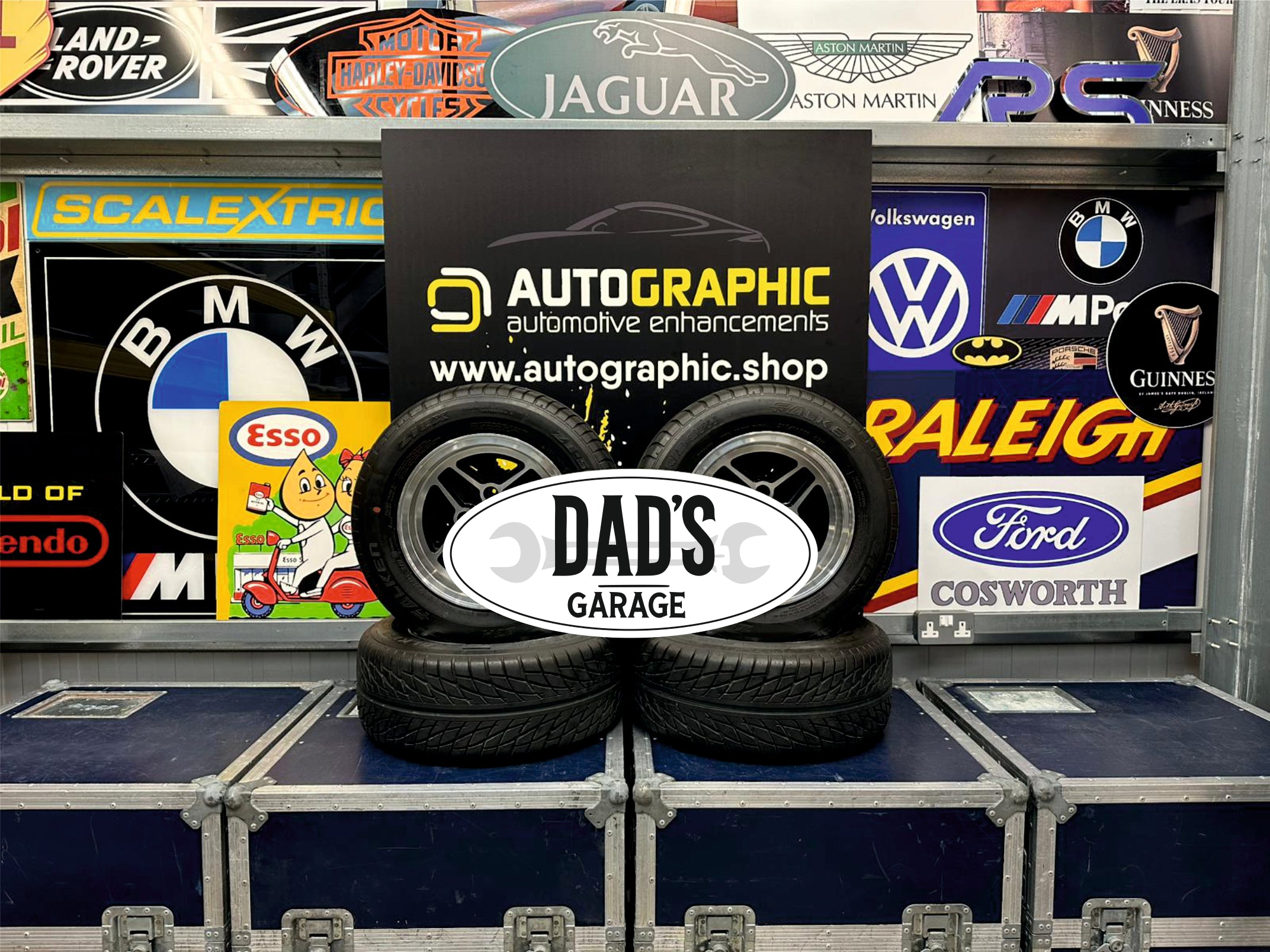 DADS GARAGE - White Oval Sign – Auto Graphic